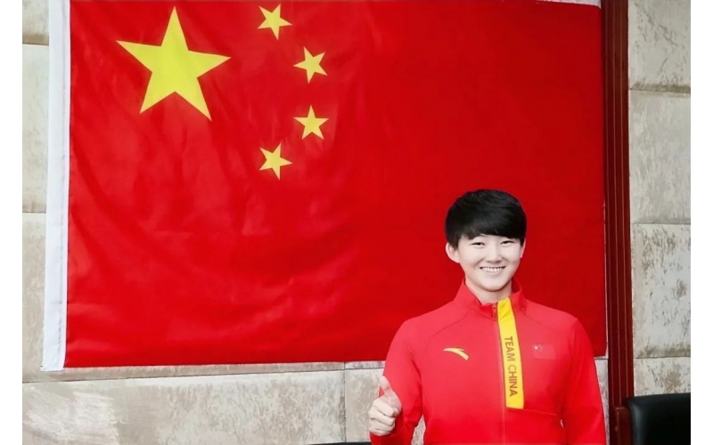 來了，世界冠軍宮乃瑩！